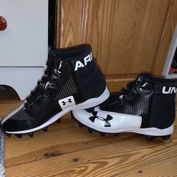 Under Armour football cleats - Picture 2 of 4